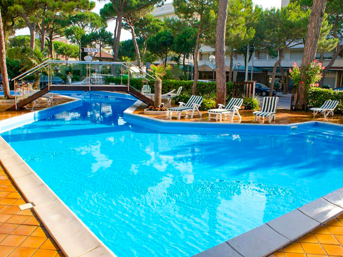 Info Anfordern Hotel Corona Milano Marittima